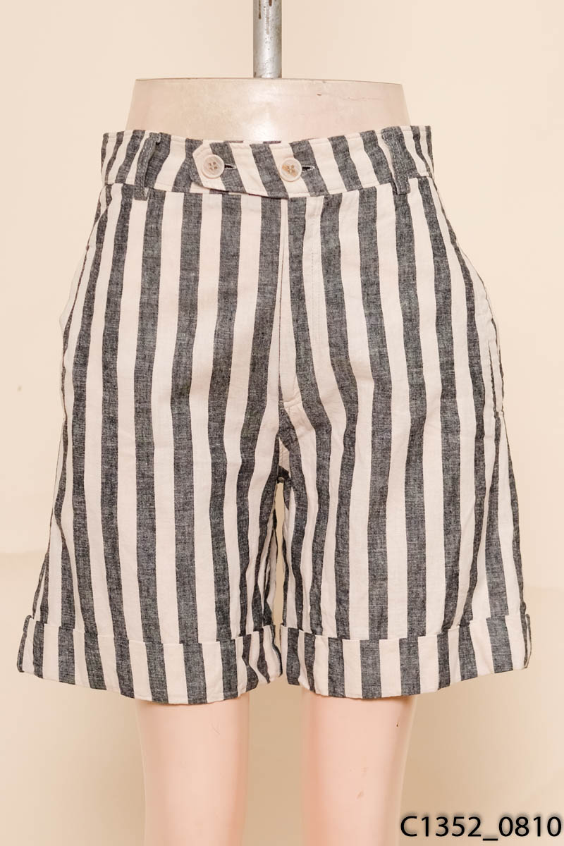 Quần shorts linen be kẻ xám