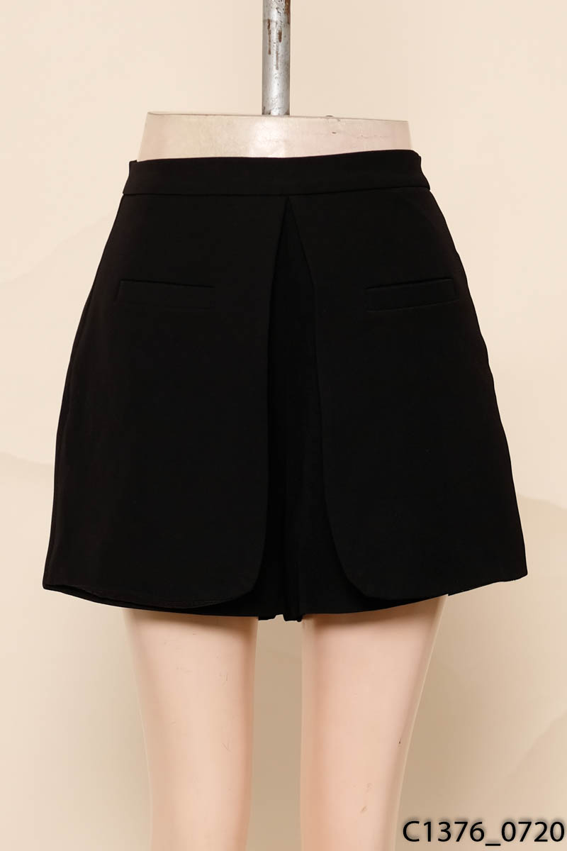 Quần shorts đen