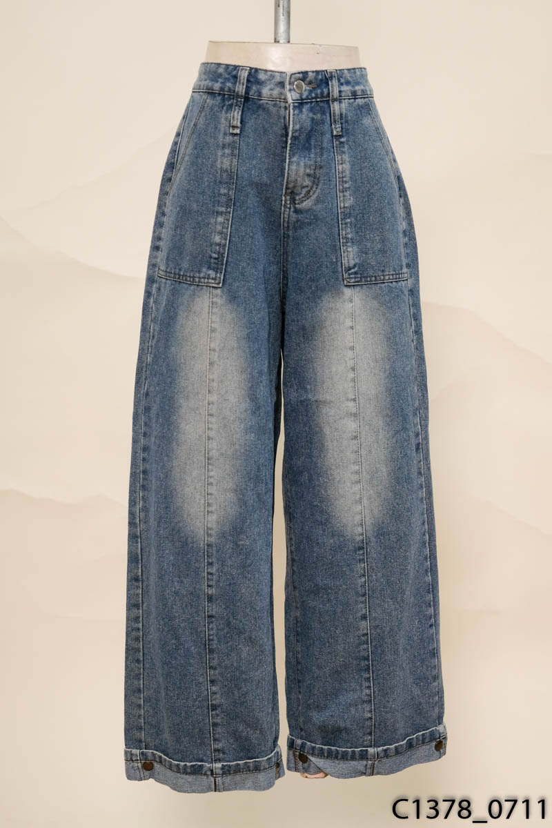 Quần jeans xanh ống rộng