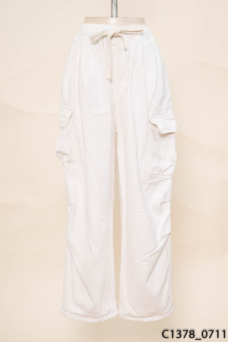 Quần jeans trắng ống rộng