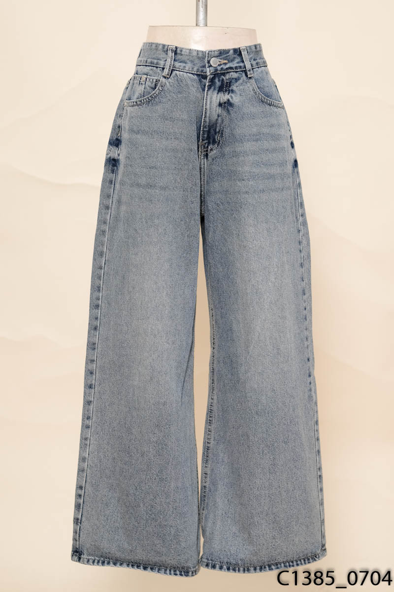 Quần jeans xanh ống rộng