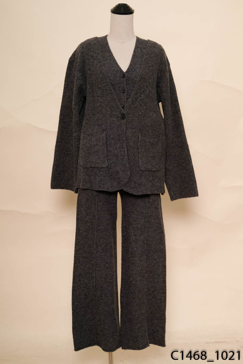 Set áo len xám sát nách kèm áo cardigan xám + quần len xám