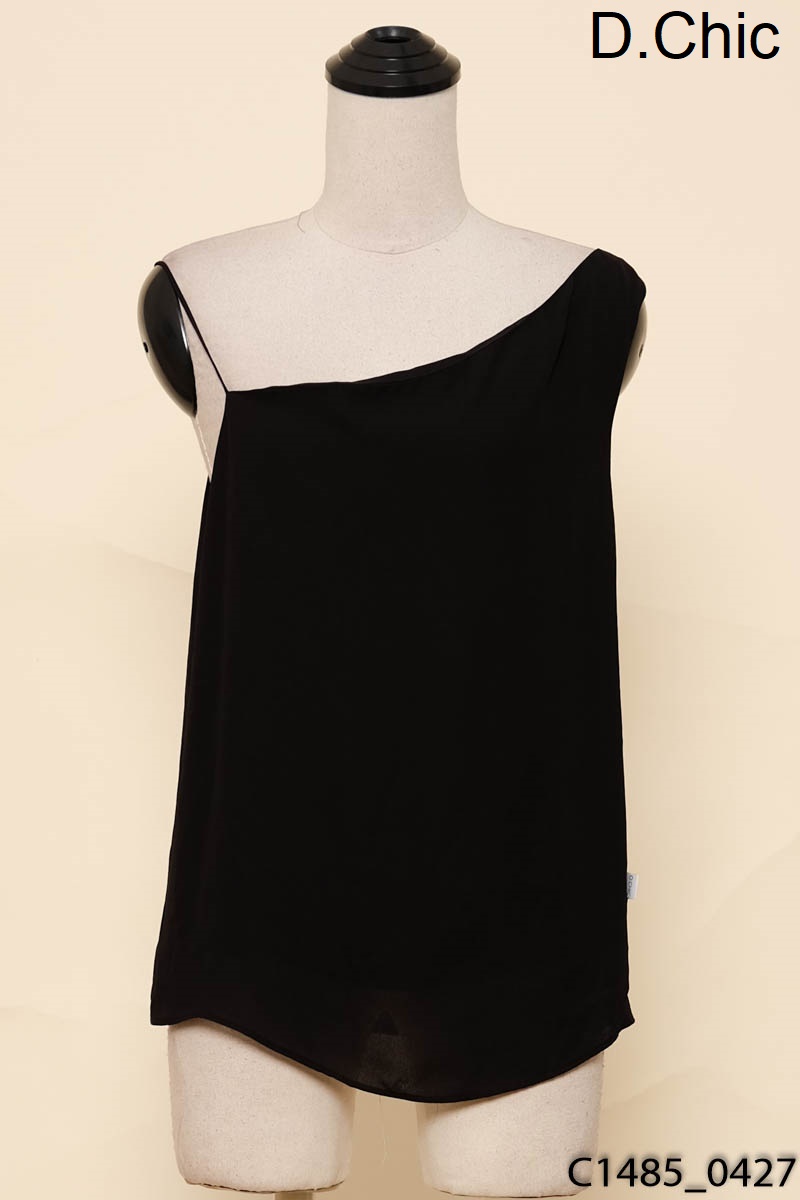 Áo đen lệch vai D.Chic