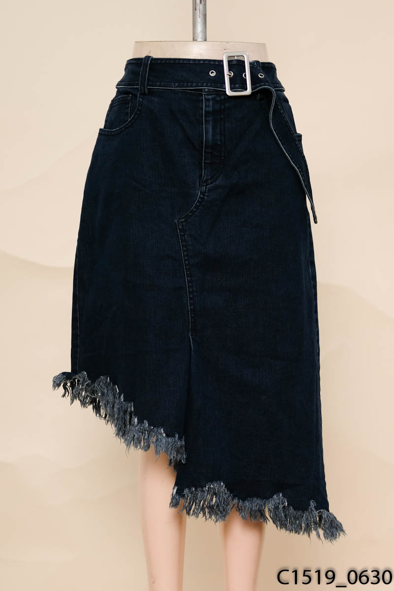 Chân váy jeans xanh kèm đai
