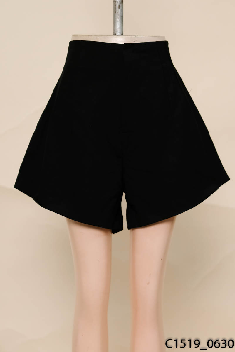 Quần shorts đen