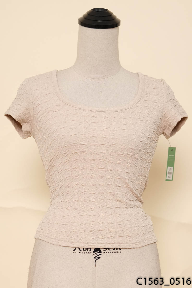 Áo hồng cổ vuông buộc dây sau lưng