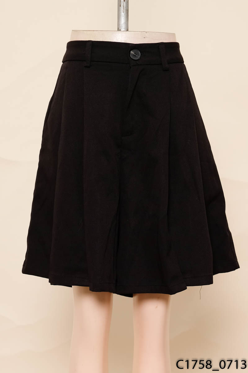 Quần shorts đen