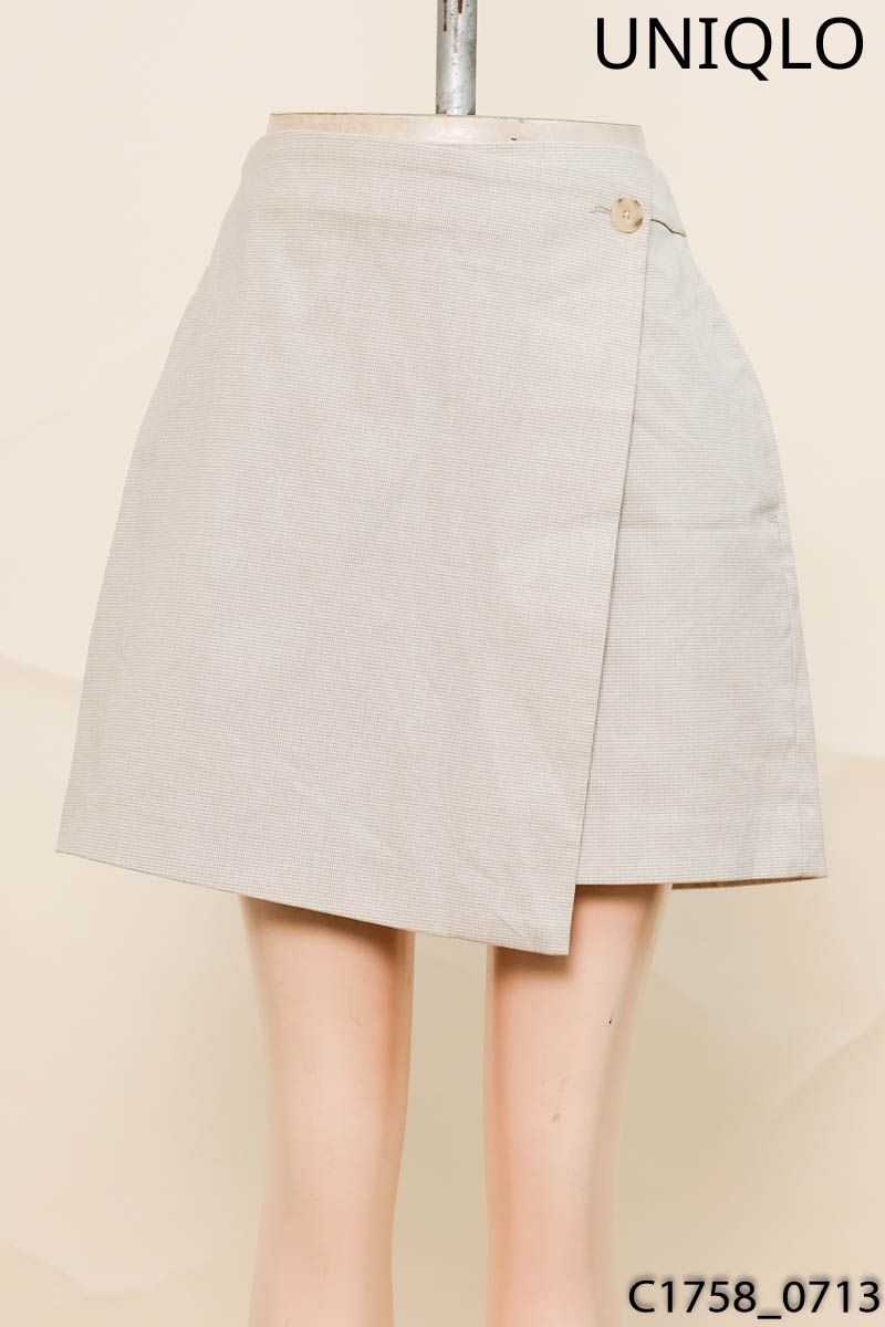 Quần shorts be kẻ Uniqlo