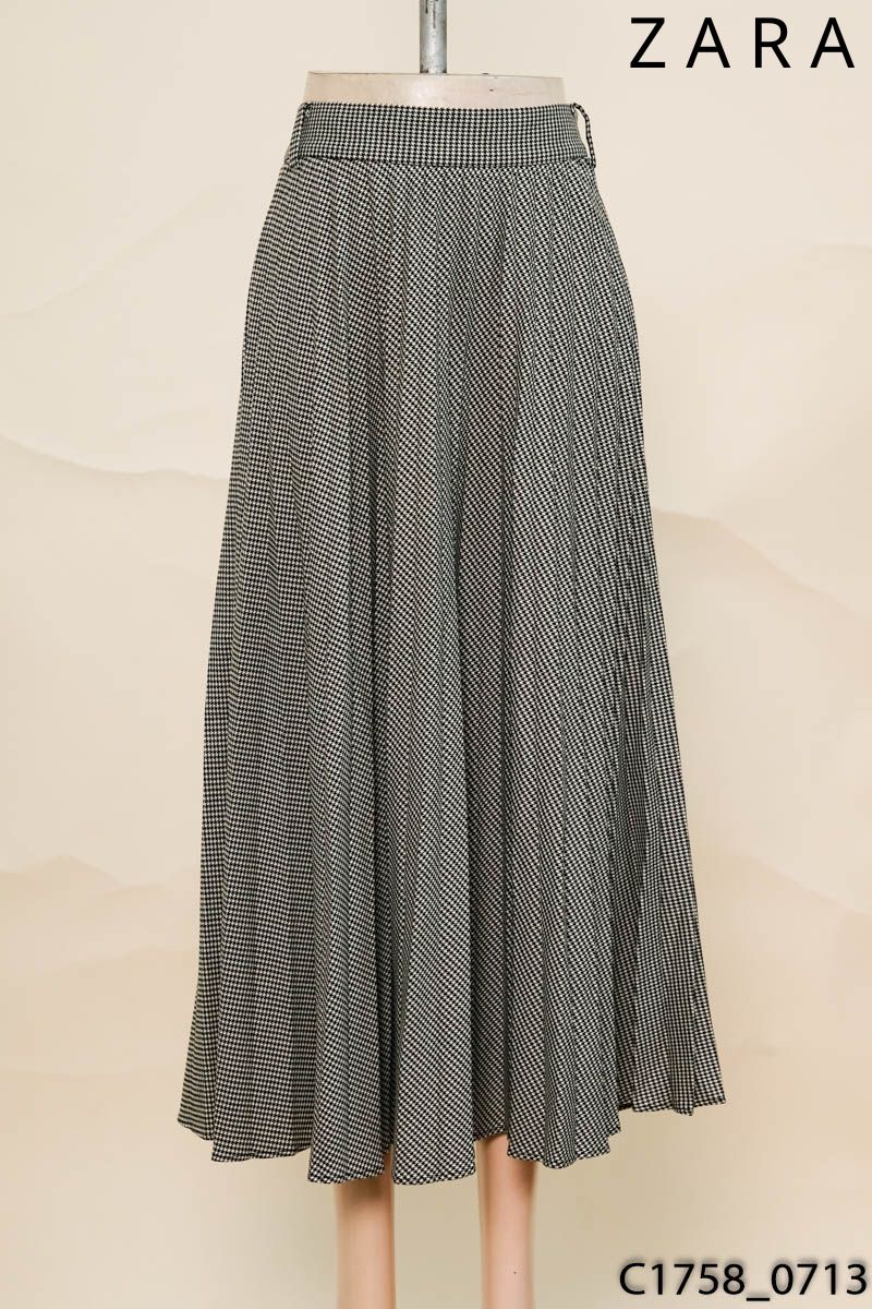 Chân váy kẻ đen trắng Zara