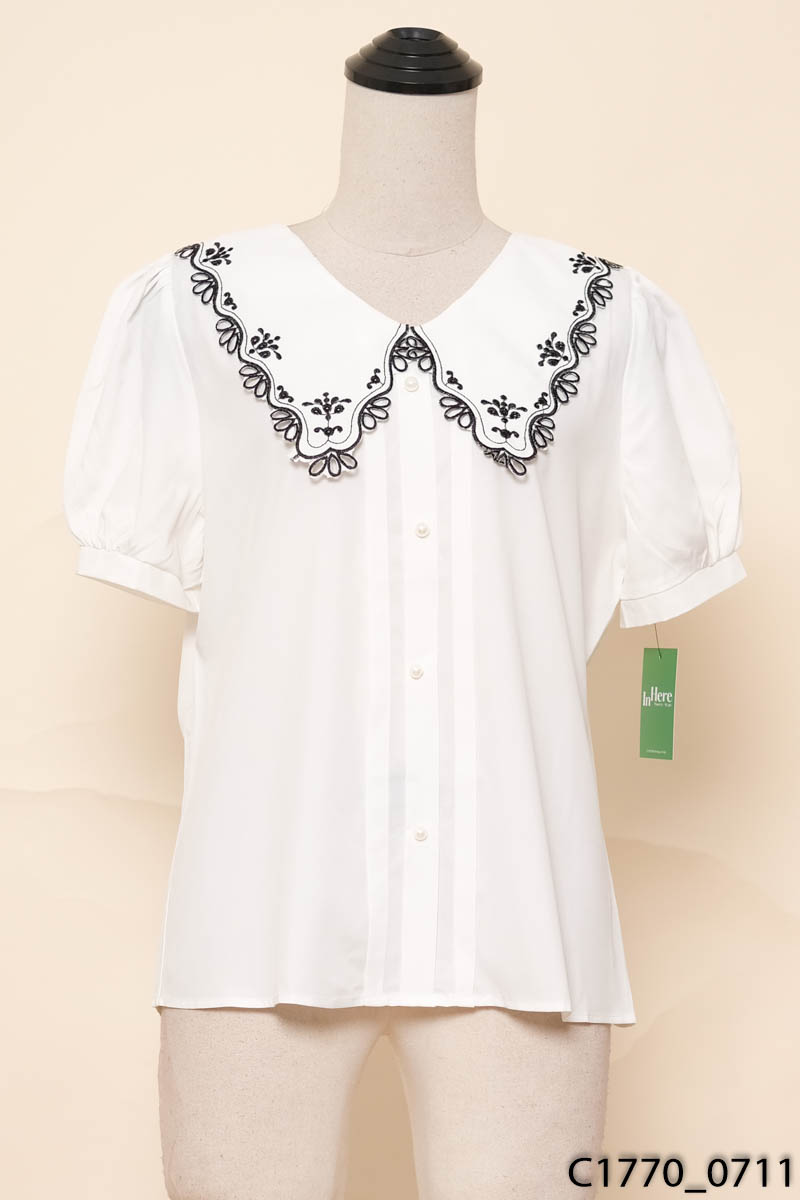 Áo trắng cổ tròn