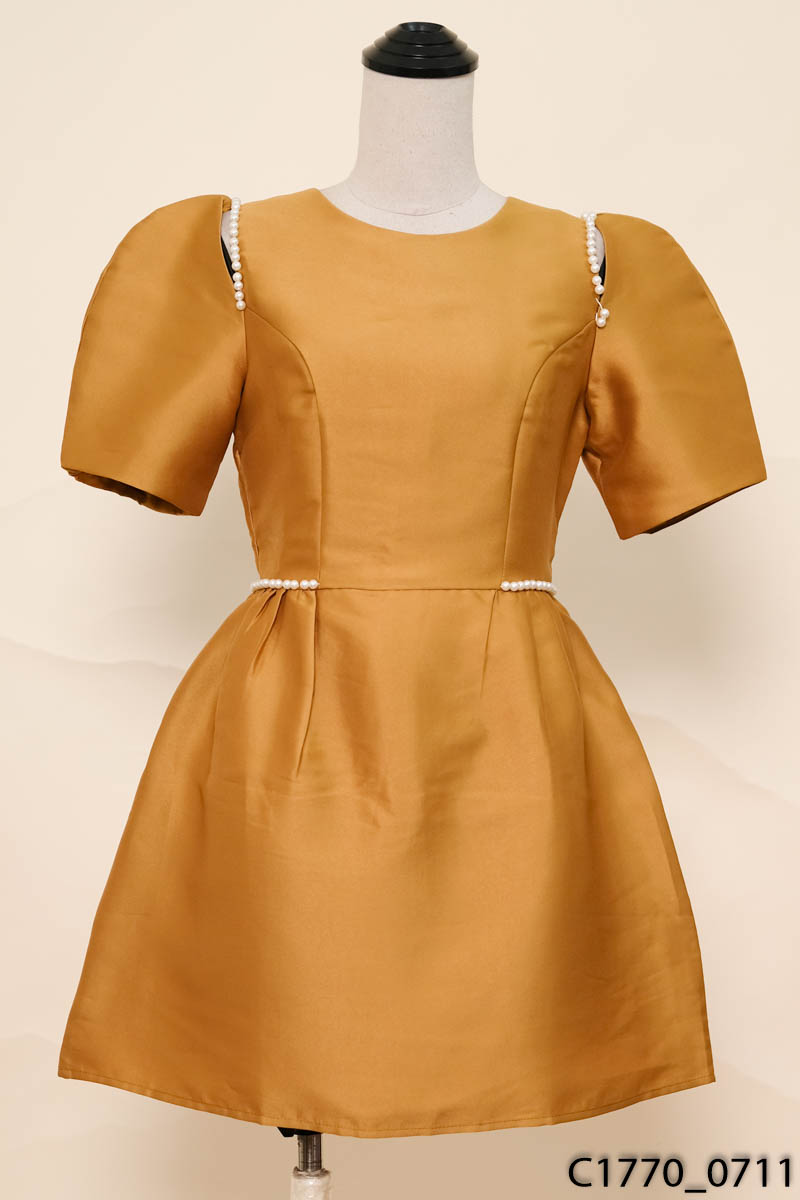 KĐ STORE - Đầm vàng đính ngọc trai New Tags
