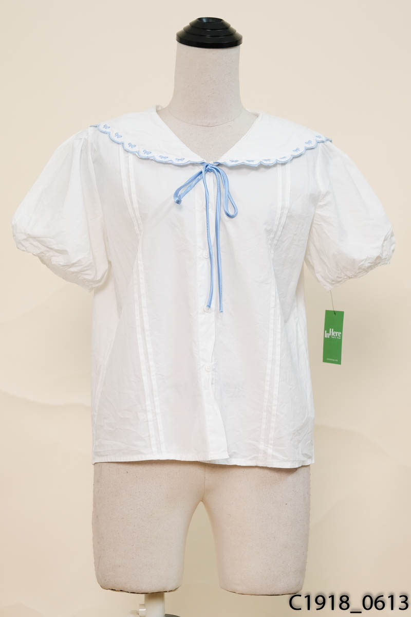 Áo trắng viền xanh