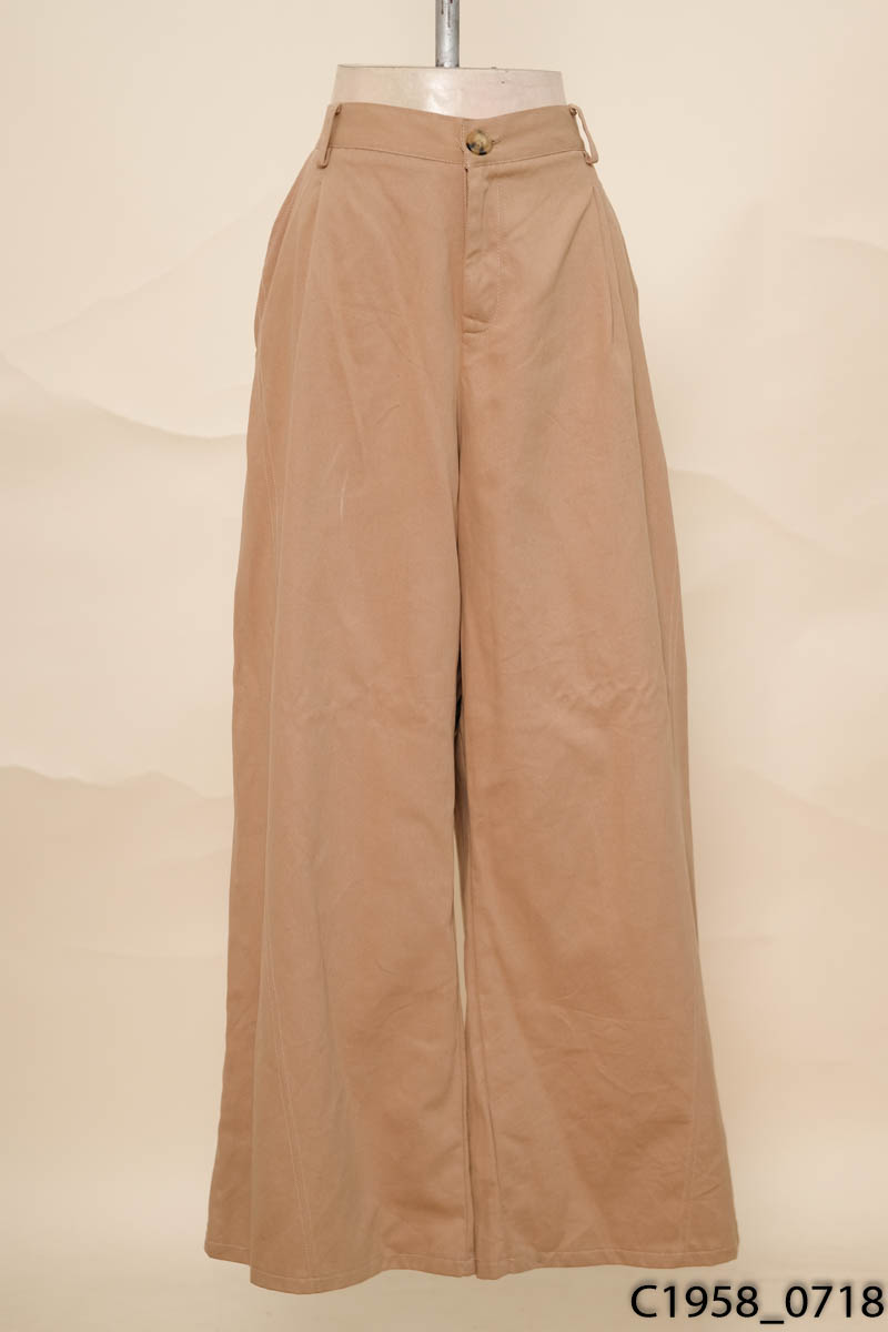 Quần kaki be ống rộng