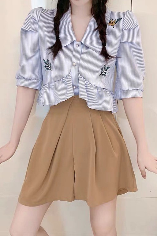 Áo babydoll kẻ sọc xanh trắng thêu bướm