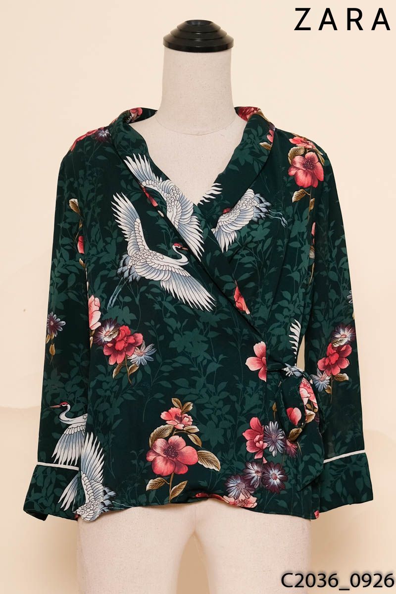 Áo xanh họa tiết xoắn eo Zara