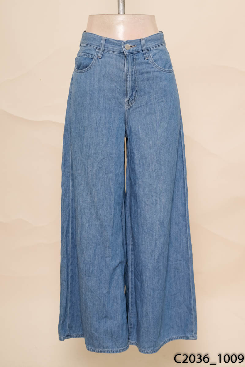 Quần jeans xanh ống rộng Uniqlo