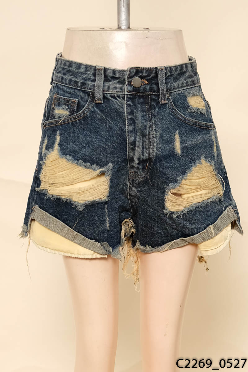 Quần shorts jean xanh rách gối