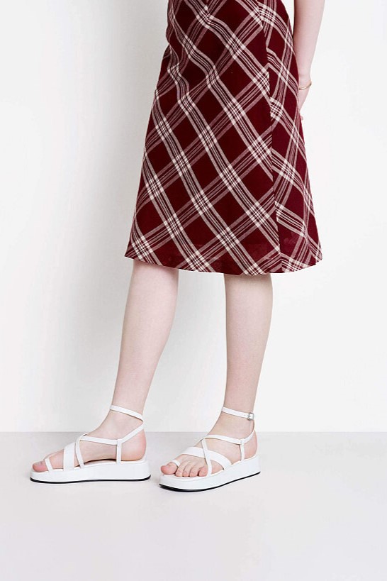 Giày sandal trắng xỏ ngón Vascara