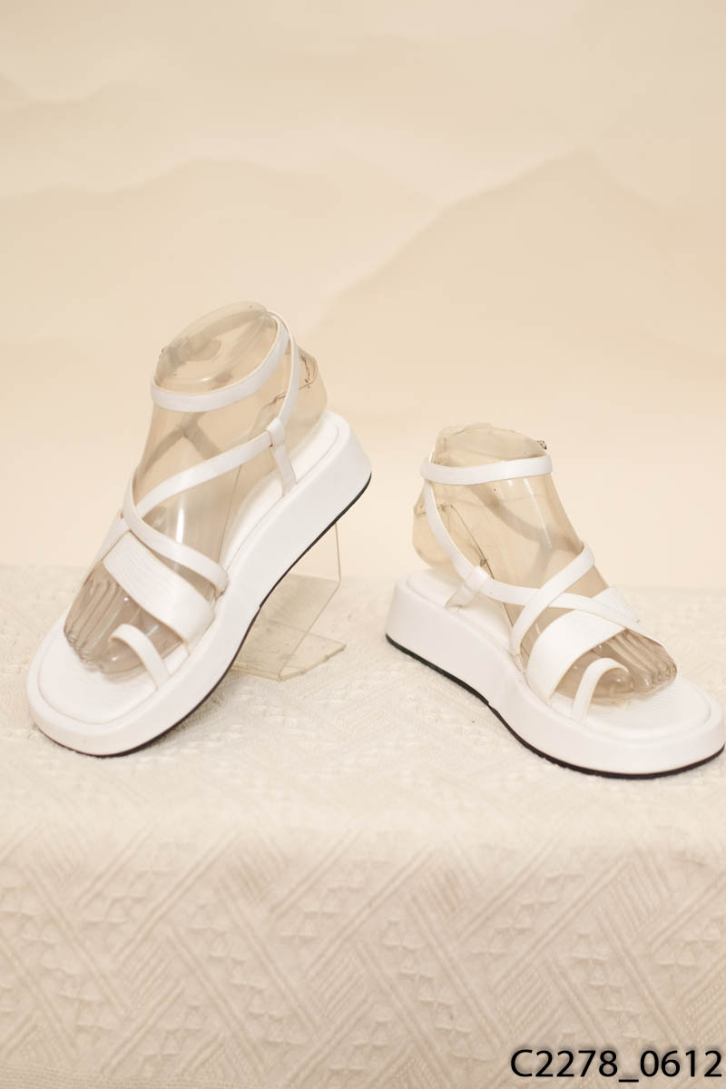 Giày sandal trắng xỏ ngón Vascara