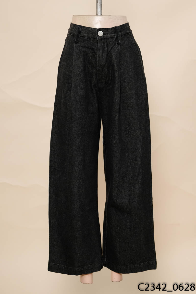 Quần jeans đen xếp ly