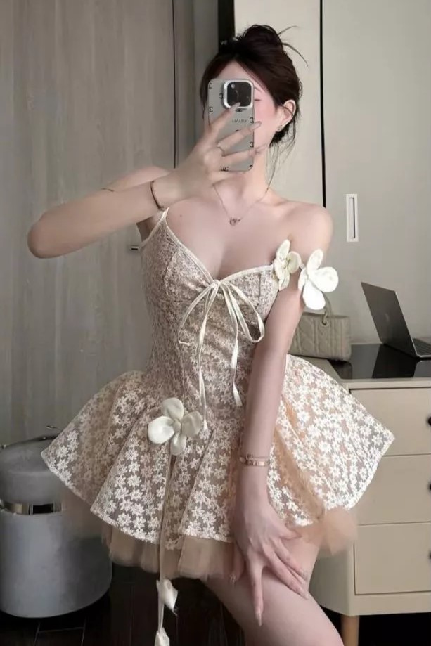 Đầm 2 dây be phối lưới ren đính hoa