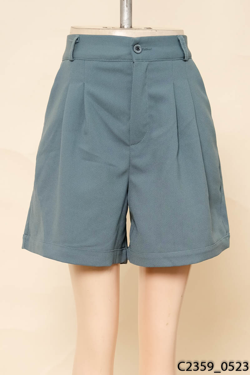 Quần shorts xanh lá