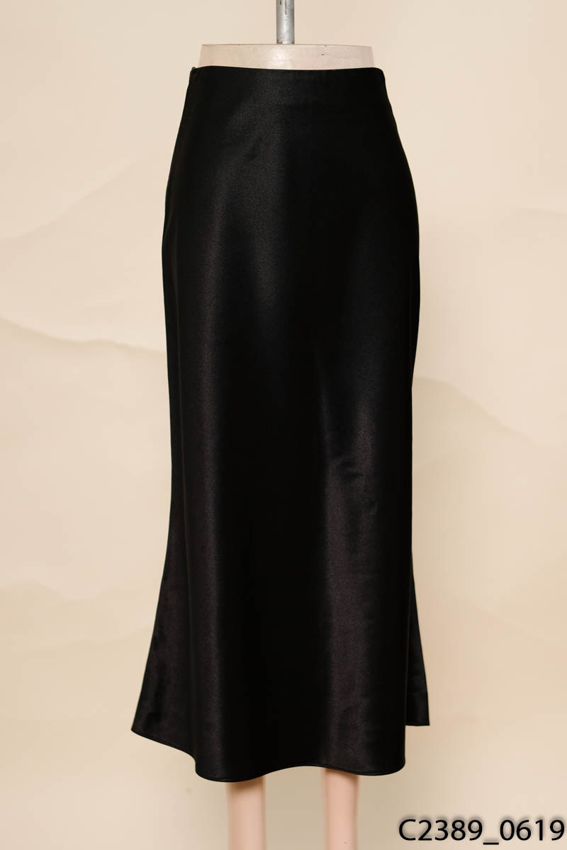 ÝE COLLECTION- Chân váy lụa đen
