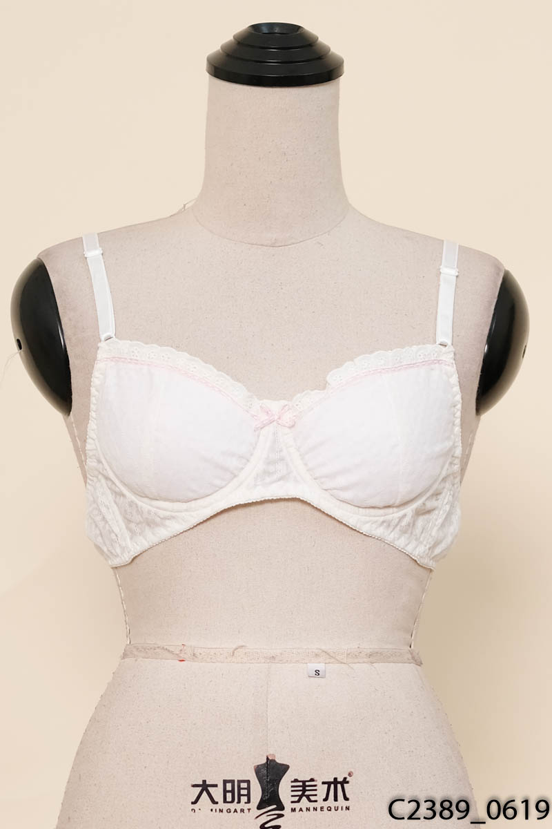 Áo lót trắng viền ren New Tags