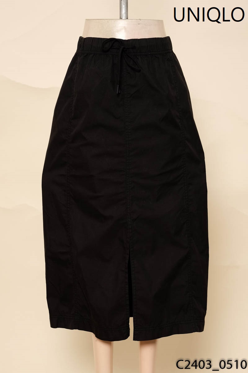 Chân váy đen thô Uniqlo