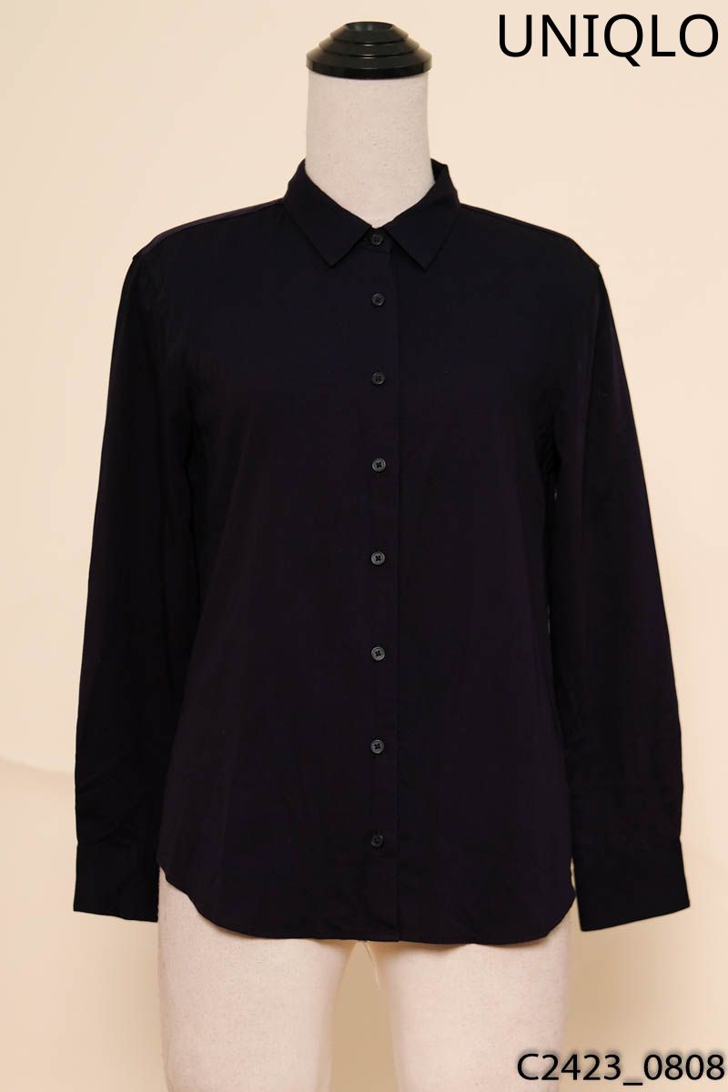 Áo sơ mi xanh than Uniqlo