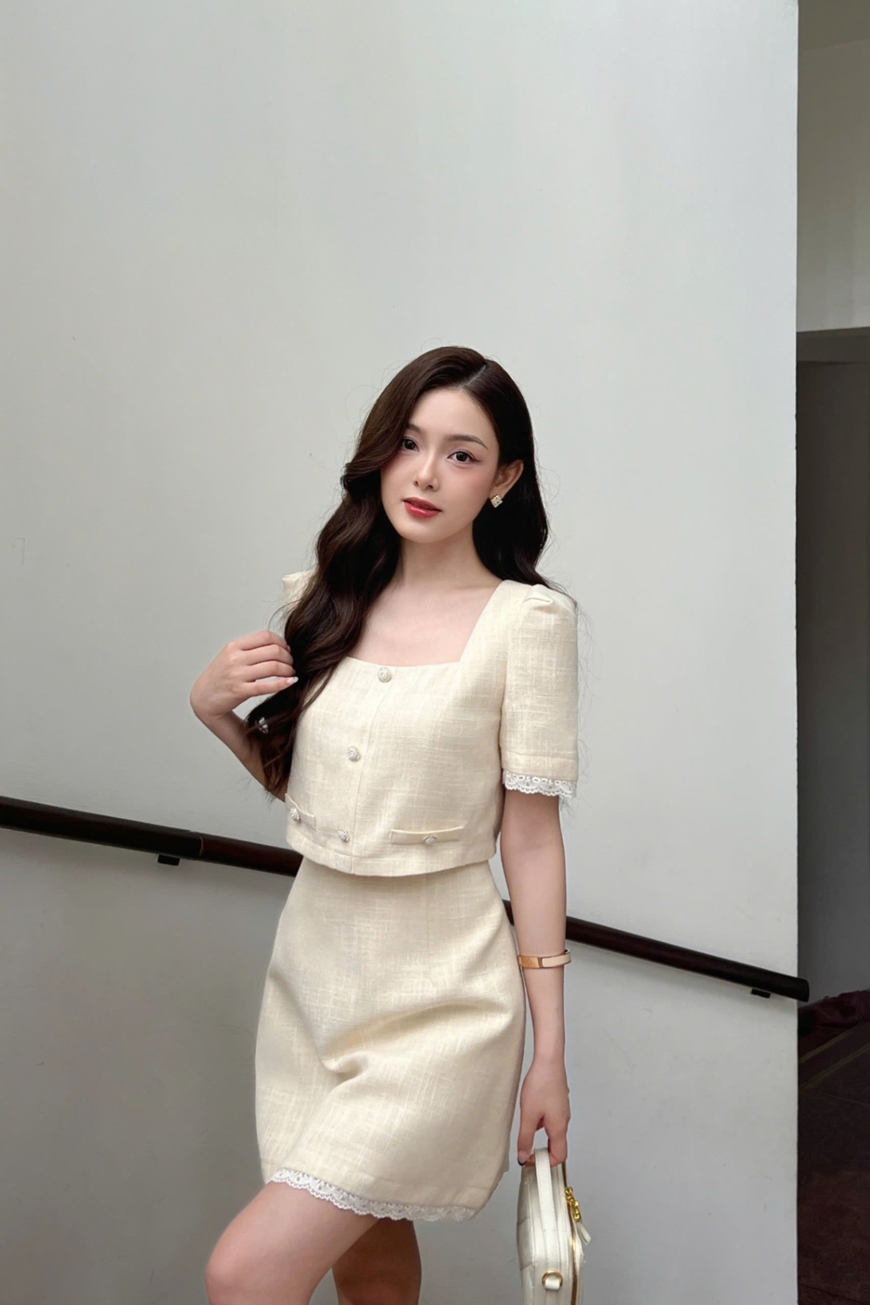 Đàm dạ tweed be cổ vuông Calie House