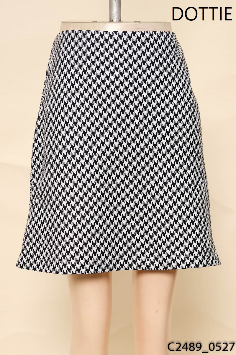 Chân váy kẻ đen trắng dottie