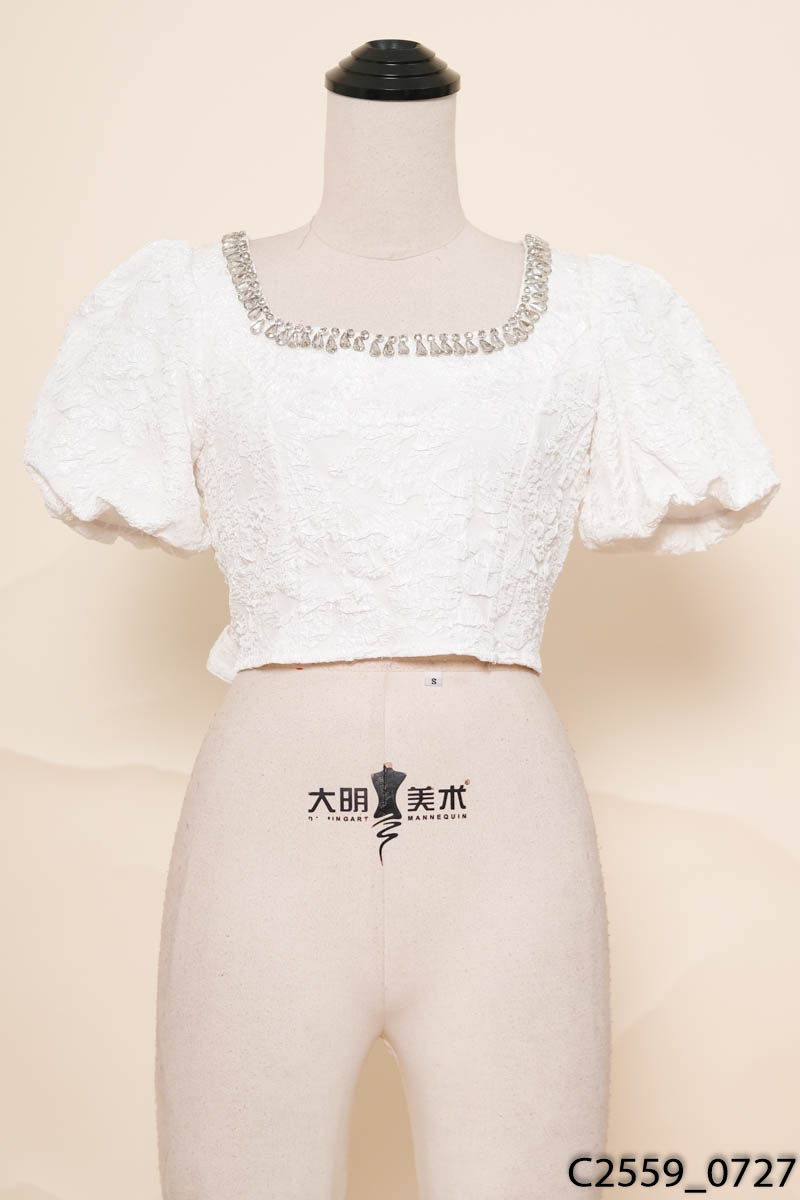Áo trắng xốp đính đá