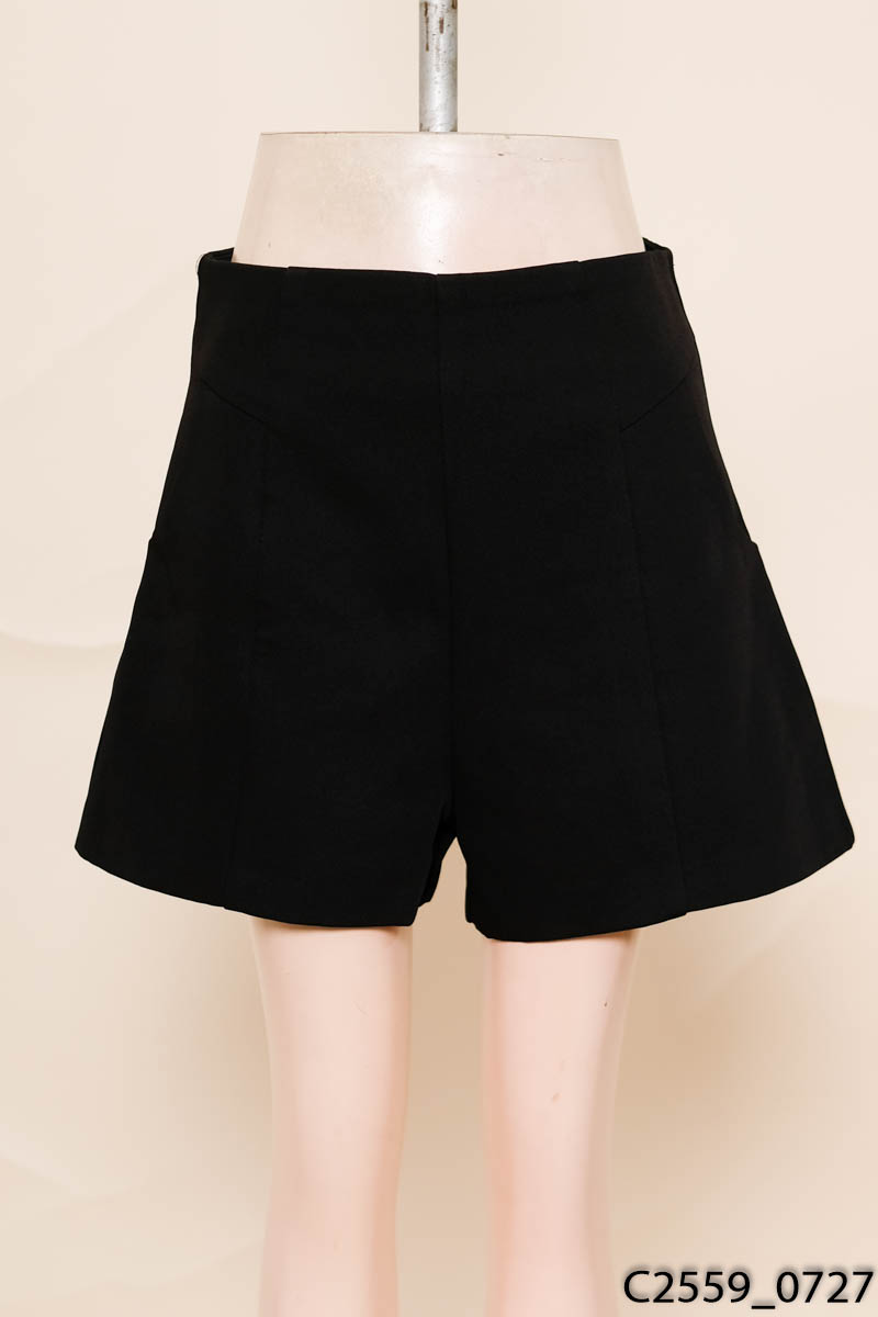 Quần shorts đen