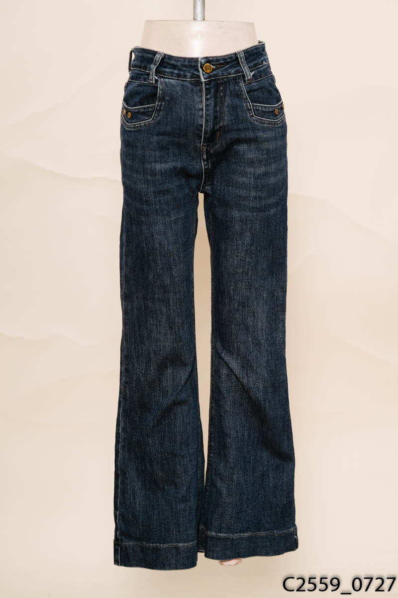 Quần jeans xanh ống loe