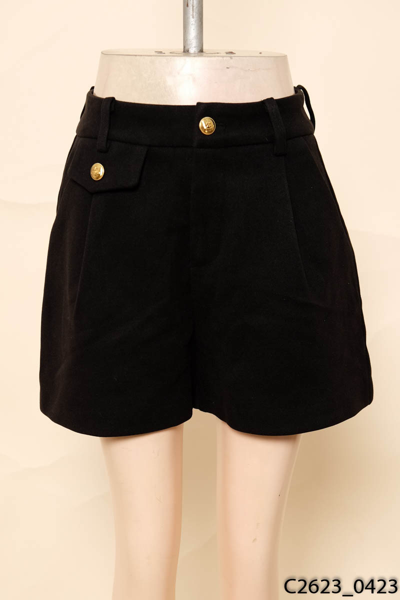 Quần short đen phối cúc New Tags
