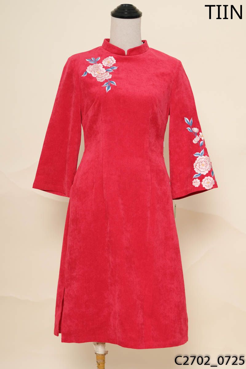 Áo dài đỏ họa tiết hoa thêu Tiin