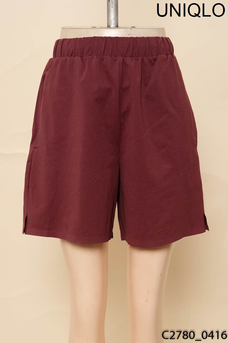 Quần shorts vải đỏ mận Uniqlo