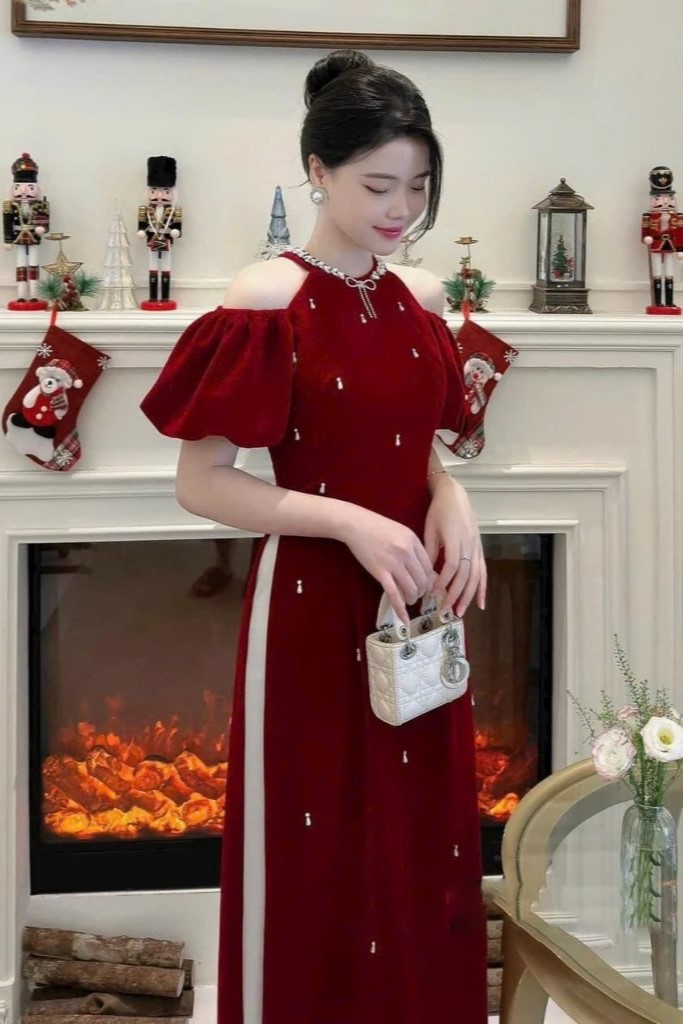 Áo dài nhung đỏ đính đá