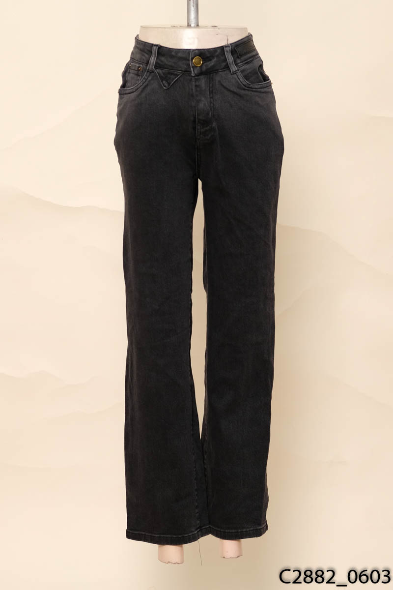 Quần jeans đen bạc