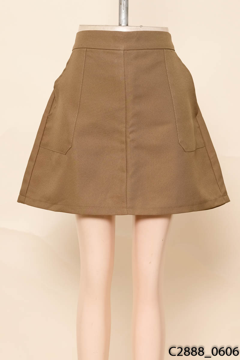 Quần short nâu rêu
