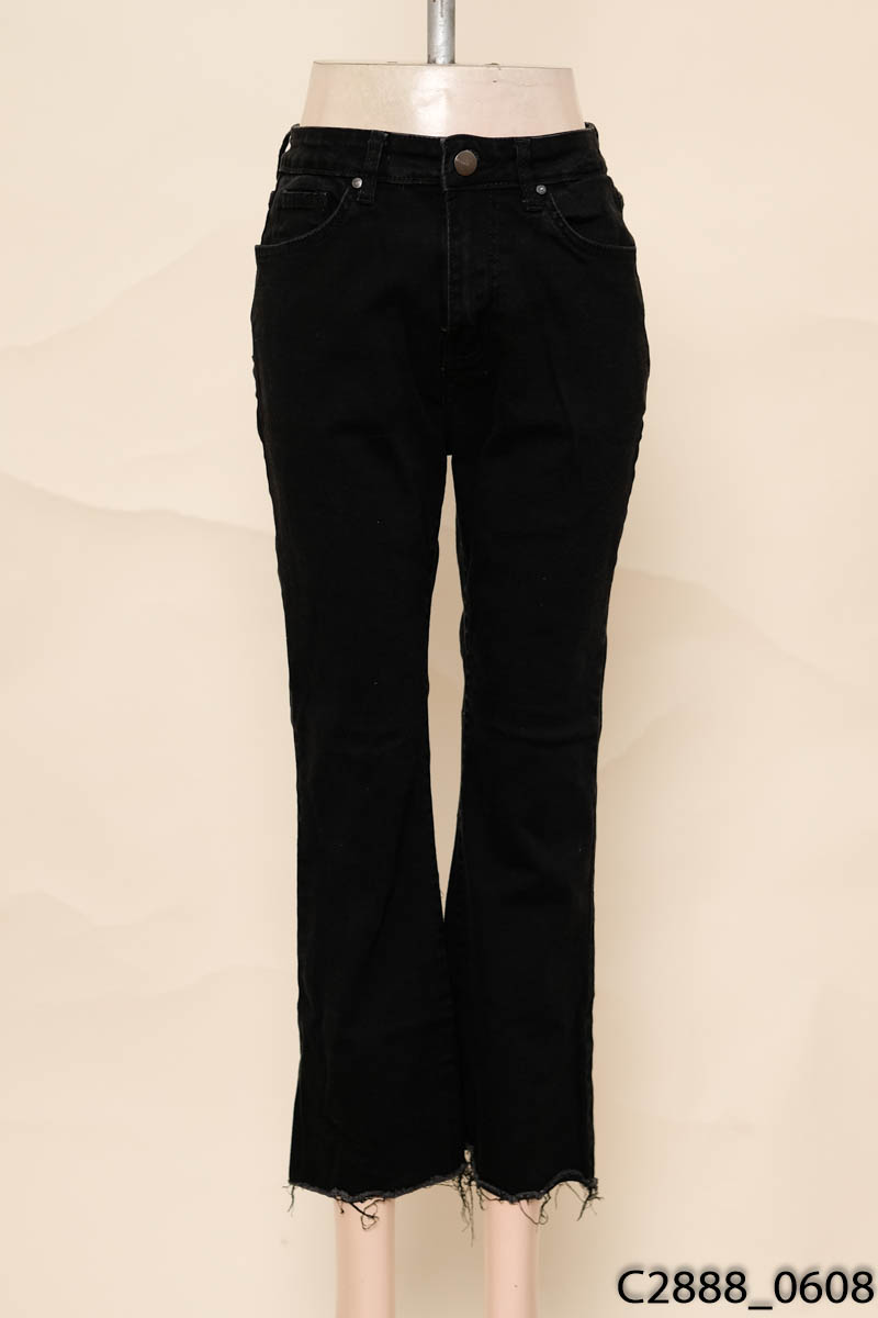 Quần jeans đen ống loa