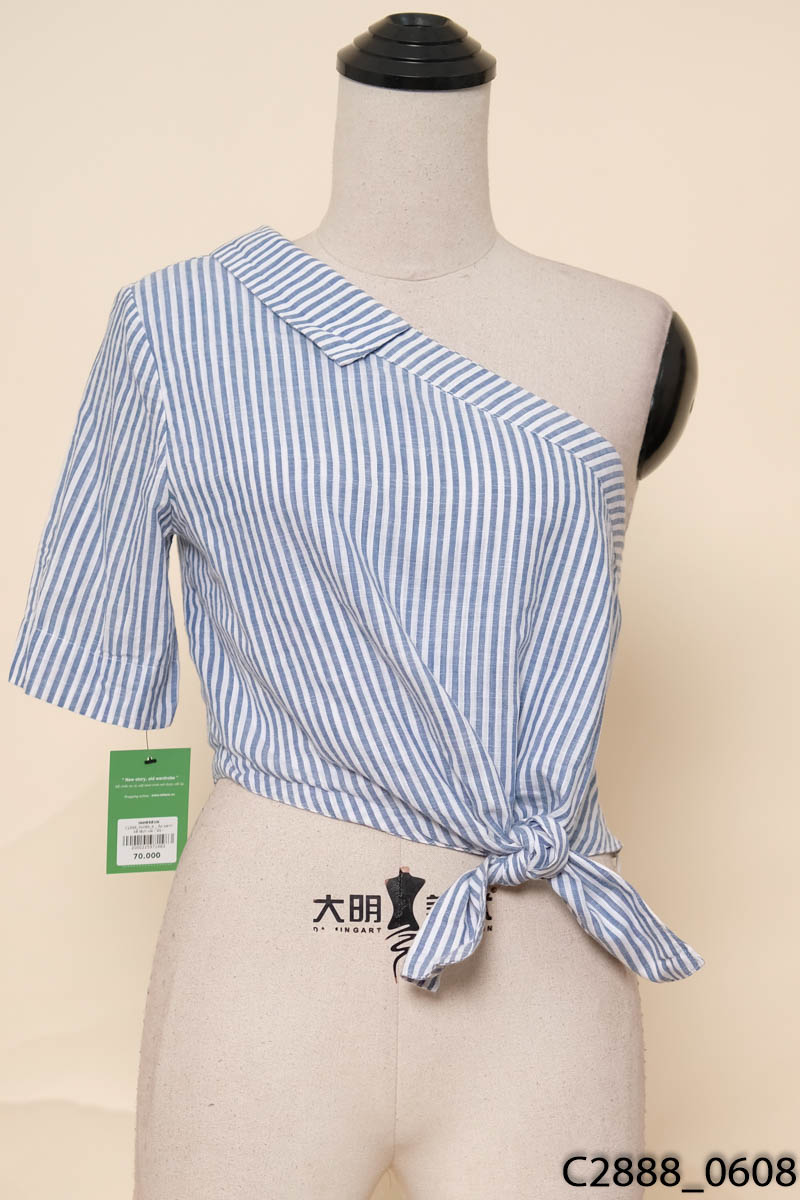 Áo xanh kẻ lệch vai