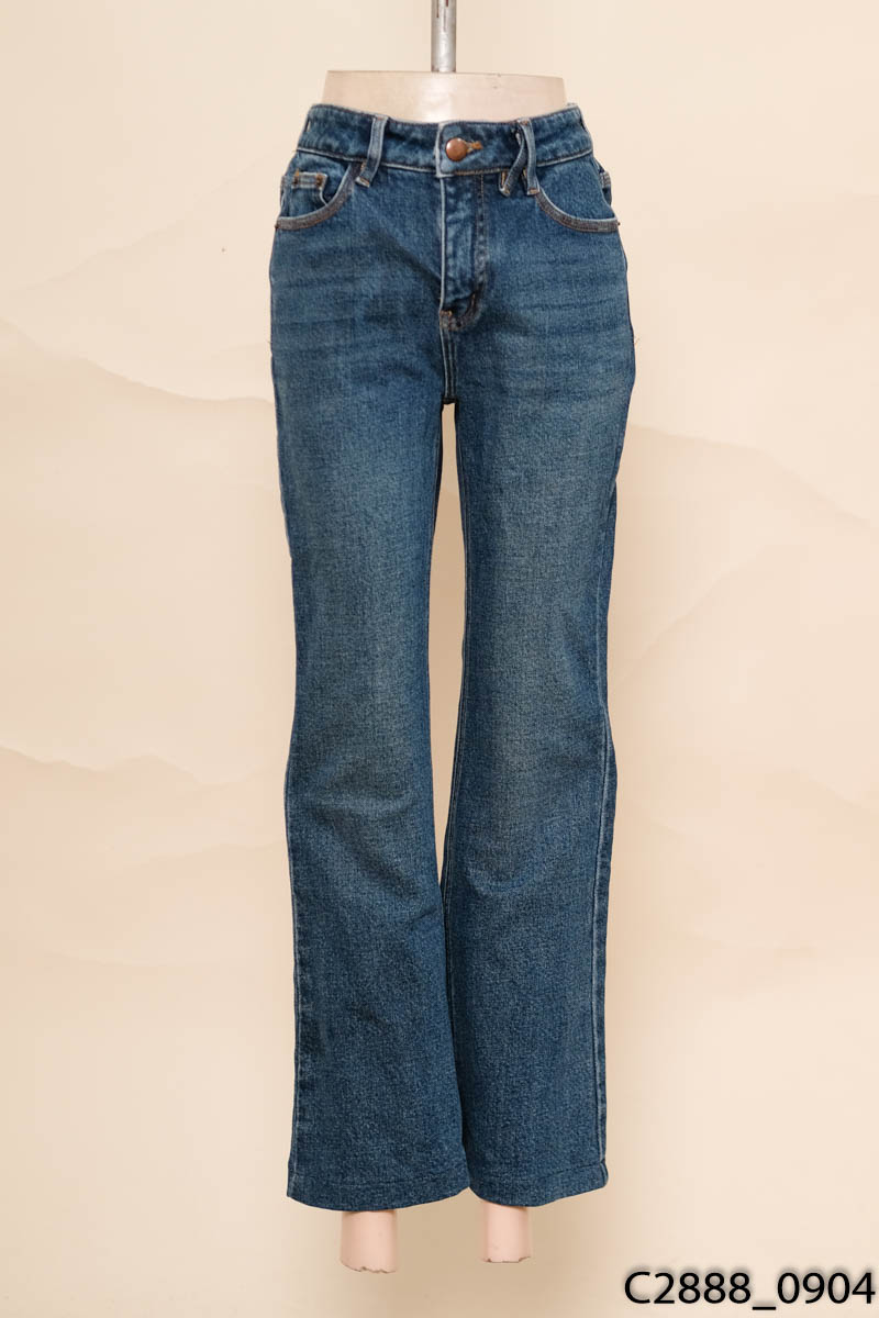 Quần jeans xanh ống loe