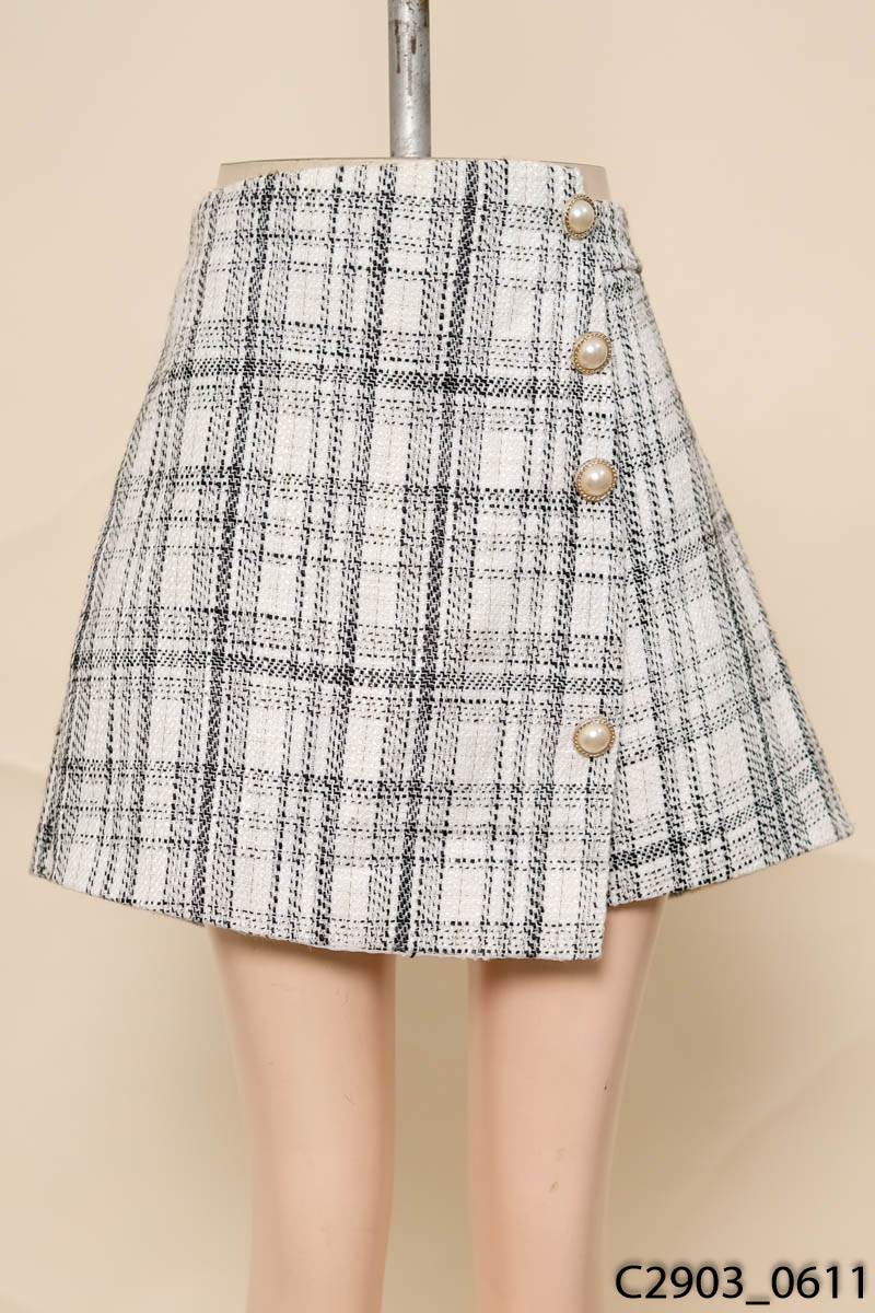 Quần short dạ đen trắng