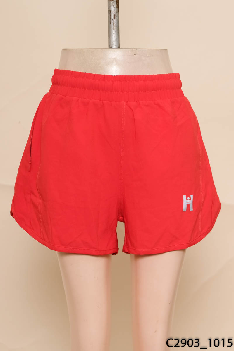 Quần shorts đỏ