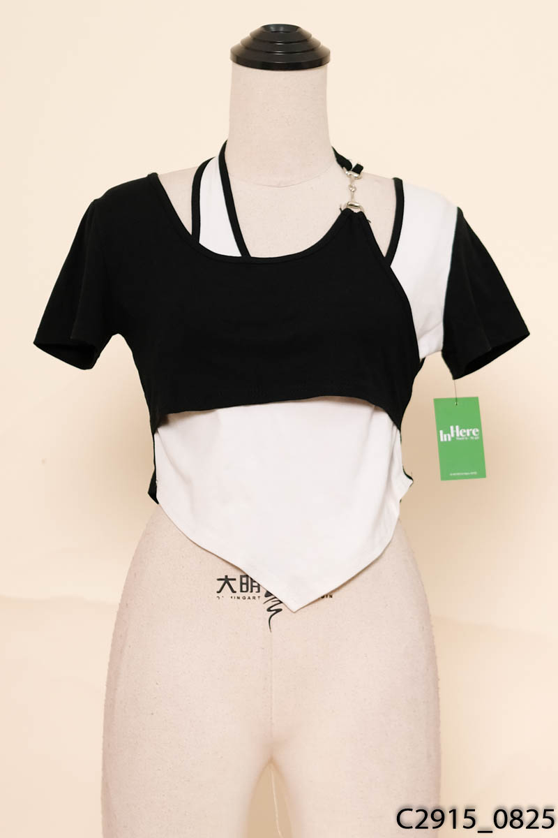Áo đen cổ yếm