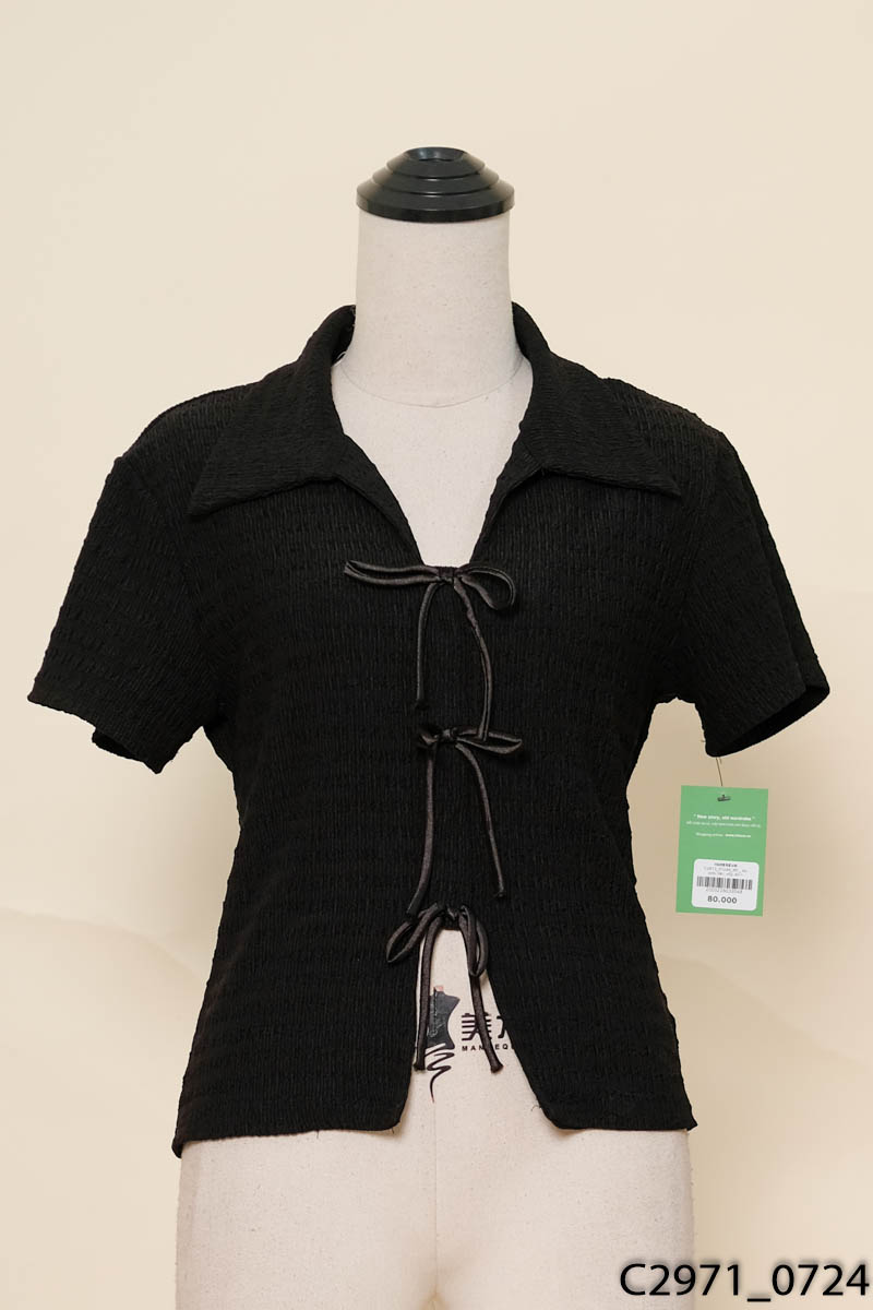 Áo polo đen xốp đính nơ