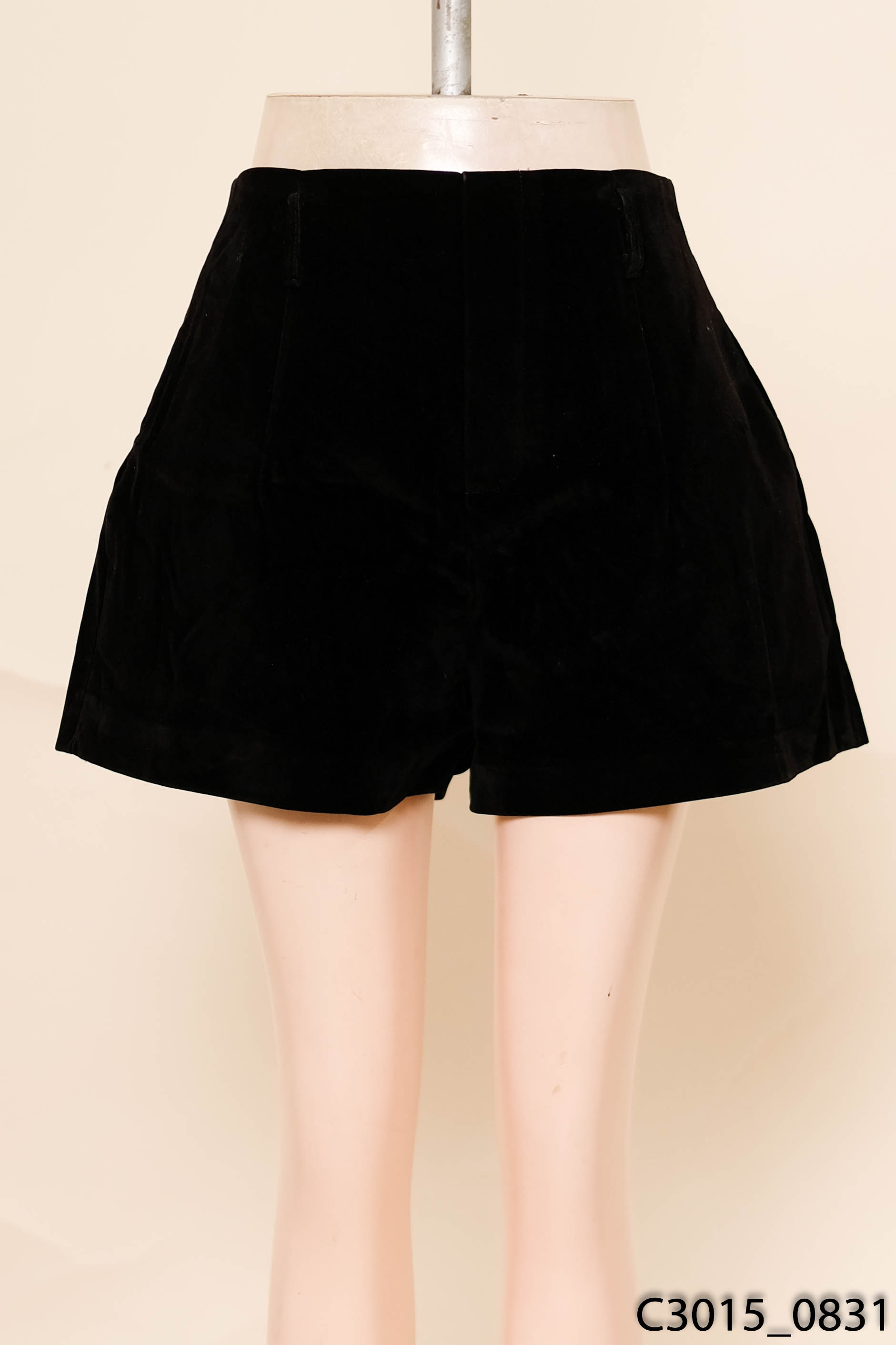 Quần short nhung đen