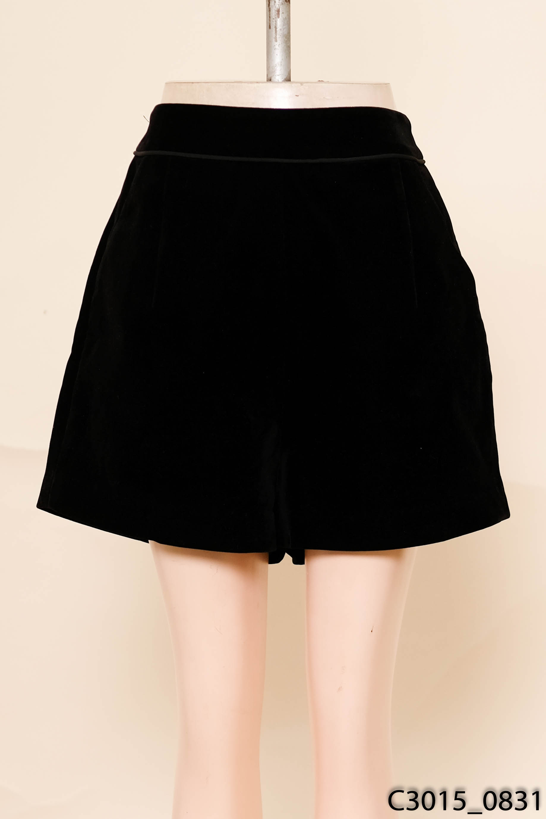 HT-DESIGN- Quần short nhung đen
